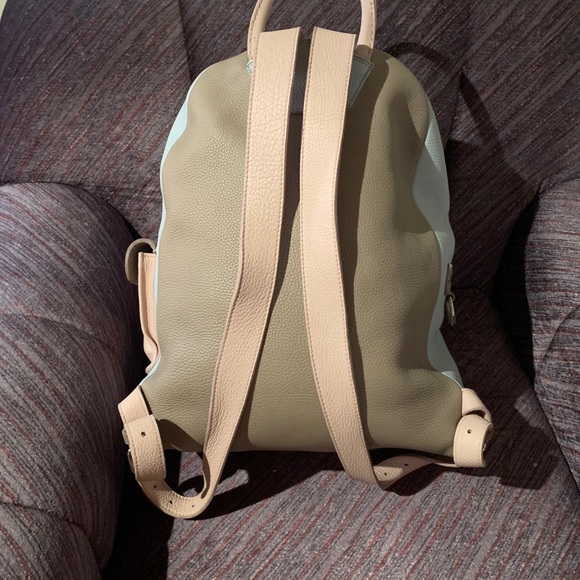 Pre owned custom made Roots backpack - Picture 6 of 7